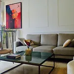 Elegant & Luminous 2-br - Center Apartmán *