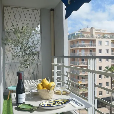 Elegant & Luminous 2-br - Center 公寓 *